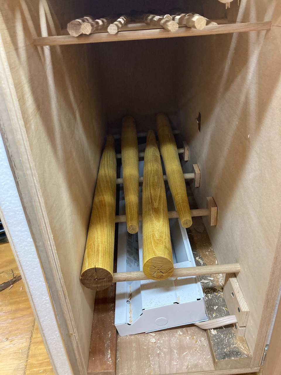 Low bench legs in the kiln